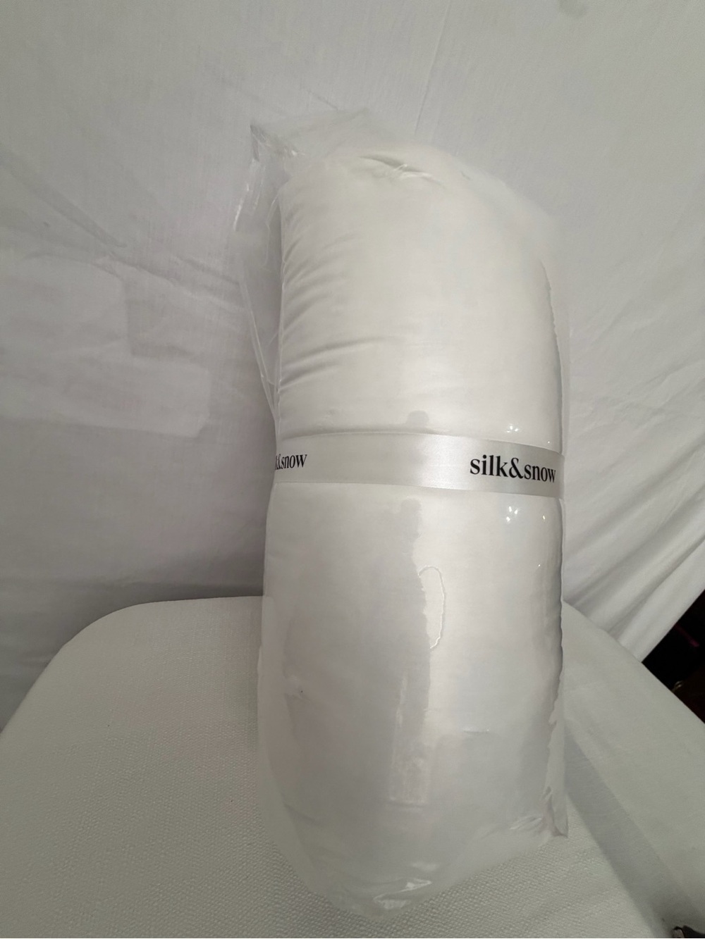 Silk & Snow Inner Pillow 17.7x26 White New (F282)